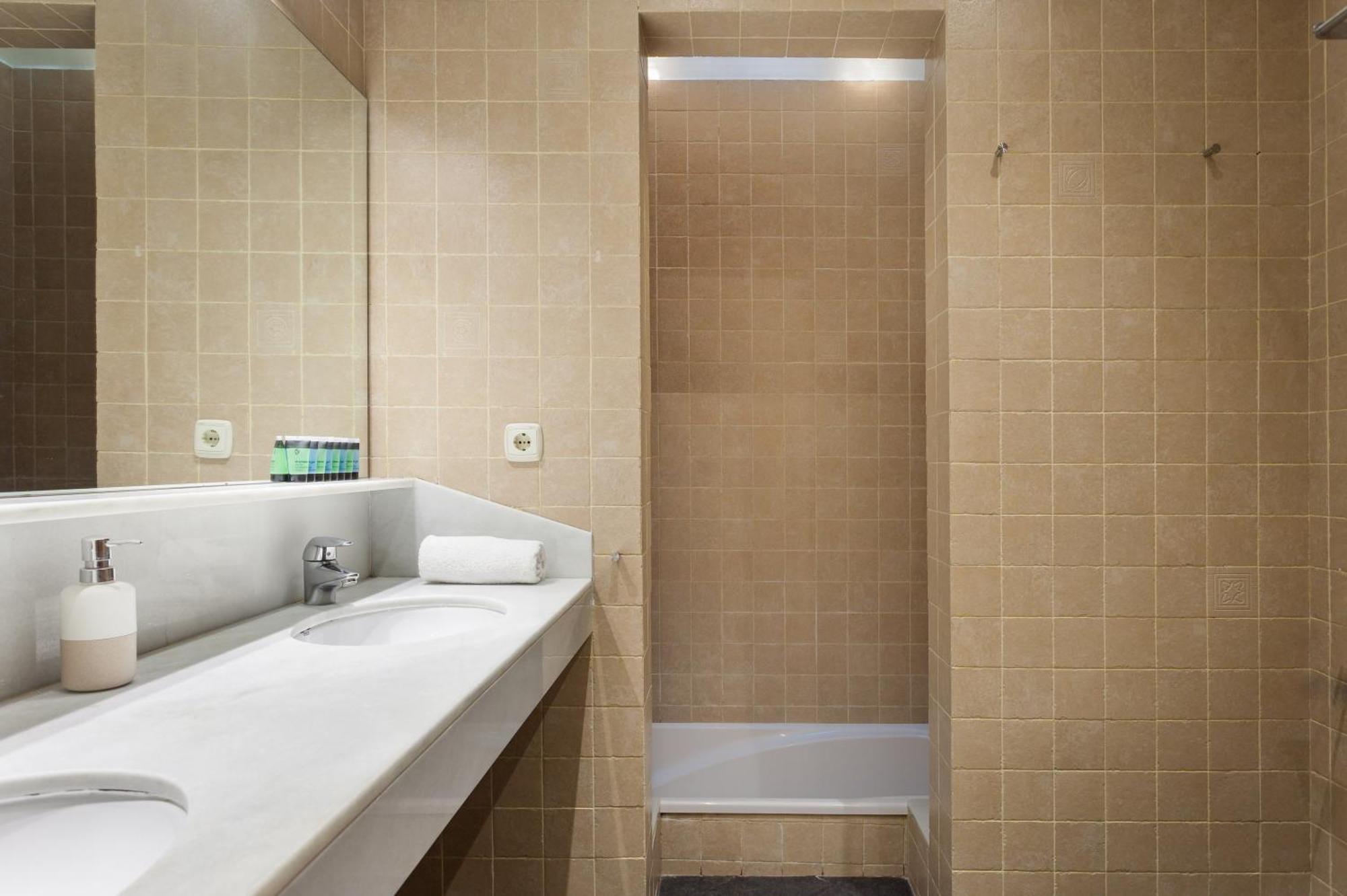 Art House Sagrada Familia Apartment Barcelona Bagian luar foto