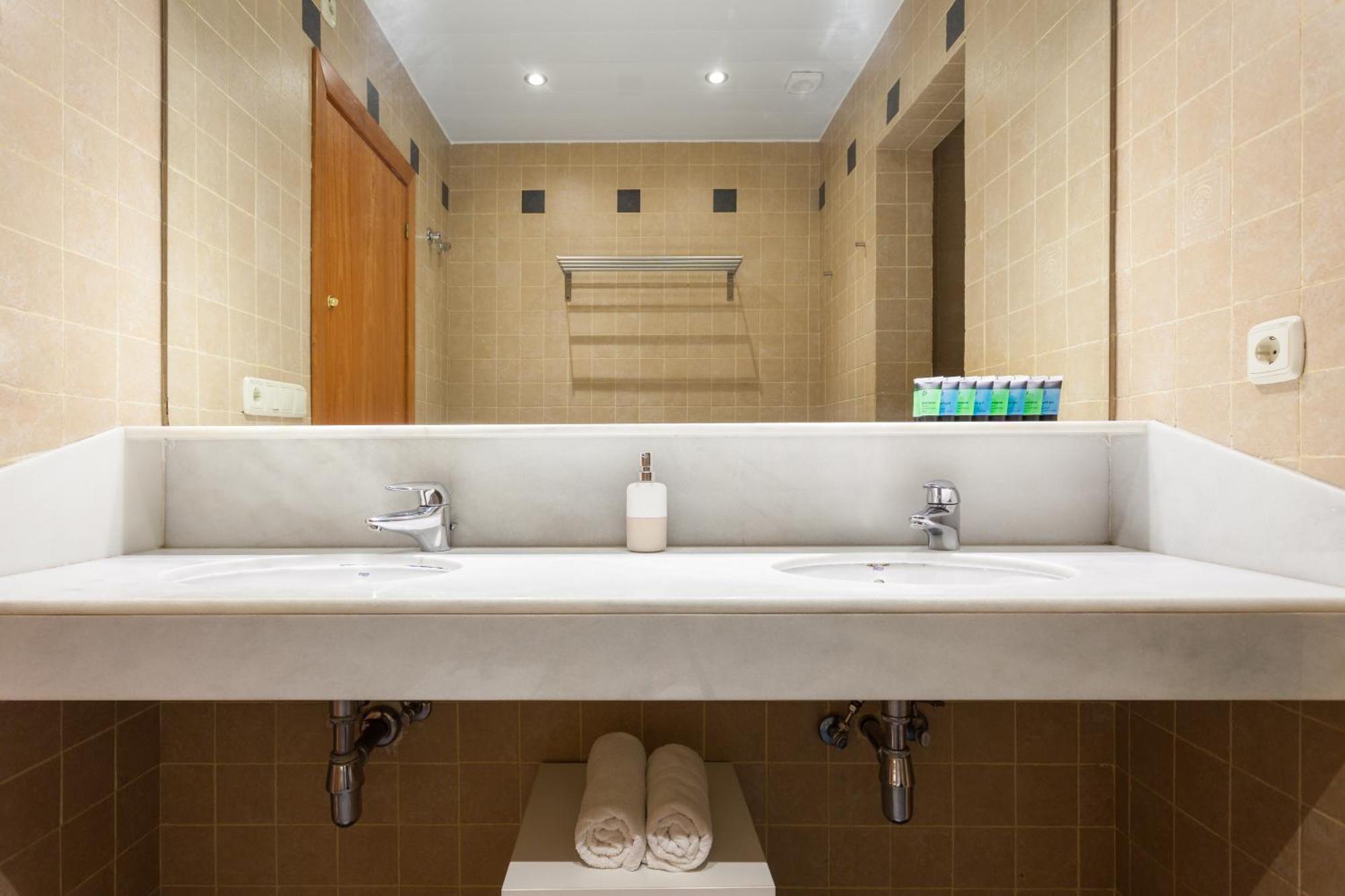 Art House Sagrada Familia Apartment Barcelona Bagian luar foto